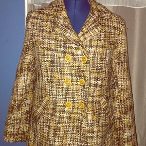 Komfit XL women coat with 6 buttons.